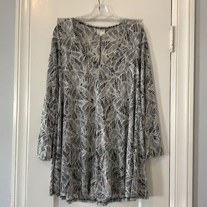 RVCA flowy dress in excellent condition. Size small and long sleeves